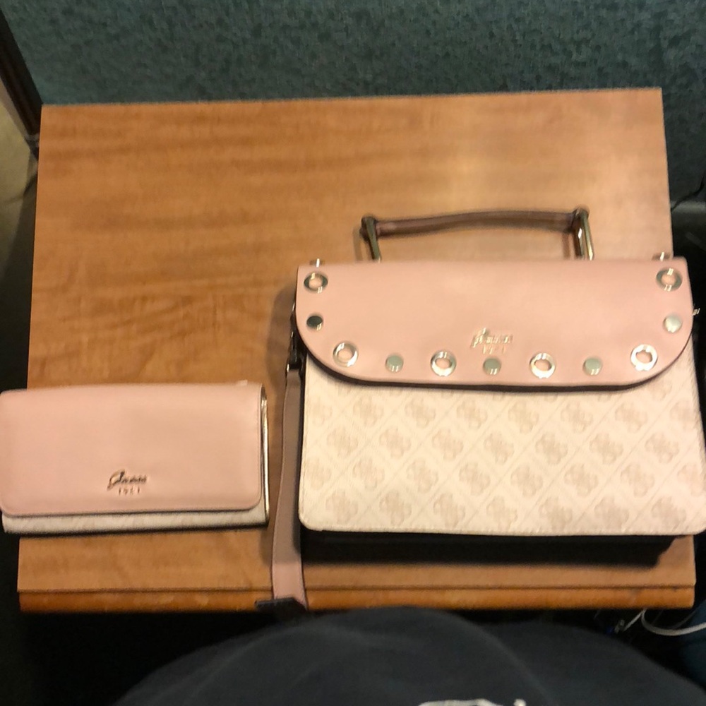 Guess purse and matching wallet!!!!
